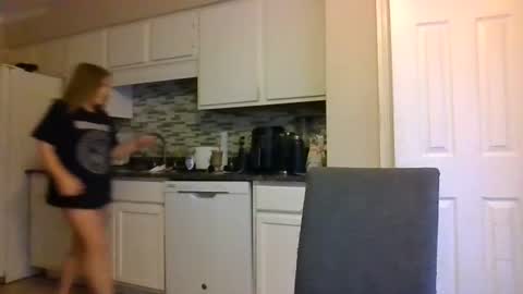 tinywithtiddies online show from December 5, 1:31 pm