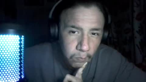 tinywolf0009 online show from May 18, 9:26 am