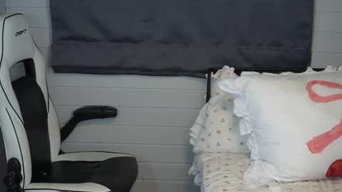 Snapshot of tinyxstar chatting on October 1, 7:09 pm Lili online show from October 1, 7:09 pm