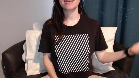 Snapshot of tinyytina chatting on December 5, 6:11 pm TinyyTina online show from December 5, 6:11 pm