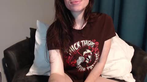 Snapshot of tinyytina chatting on December 7, 12:02 pm TinyyTina online show from December 7, 12:02 pm