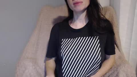 Snapshot of tinyytina chatting on April 9, 8:20 am TinyyTina online show from April 9, 8:20 am