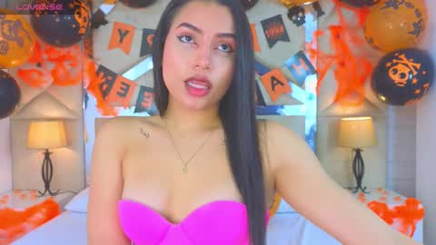 Snapshot of tiphani_walker_ chatting on October 28, 10:23 pm Tiphani Walker online show from October 28, 10:23 pm