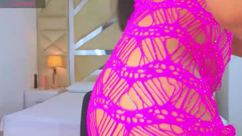 Snapshot of tiphani_walker_ chatting on November 2, 10:56 pm Tiphani Walker online show from November 2, 10:56 pm