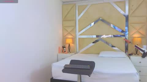 Snapshot of tiphani_walker_ chatting on November 28, 11:18 pm Tiphani Walker online show from November 28, 11:18 pm