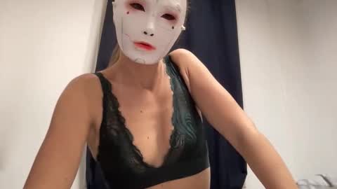 Tinks online show from October 25, 3:36 am