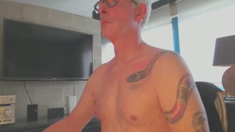 Snapshot of tirexxx_x chatting on September 11, 3:12 pm tirexxx_x online show from September 11, 3:12 pm