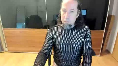 Snapshot of tirolerboy27 chatting on April 16, 7:09 am Tirolerboy27 online show from April 16, 7:09 am