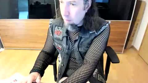 Snapshot of tirolerboy27 chatting on April 28, 8:19 am Tirolerboy27 online show from April 28, 8:19 am