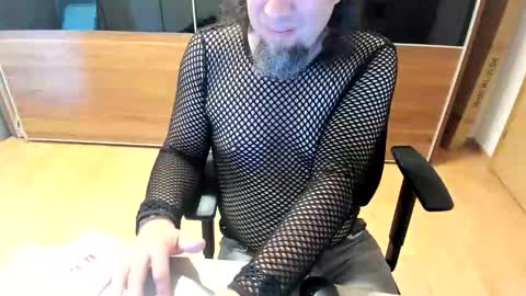 Snapshot of tirolerboy27 chatting on May 28, 7:05 am Tirolerboy27 online show from May 28, 7:05 am