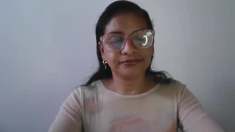 Ester online show from December 8, 9:30 pm