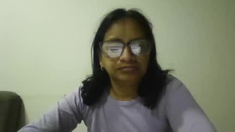 Snapshot of titssmall123 chatting on February 21, 10:05 am Ester online show from February 21, 10:05 am