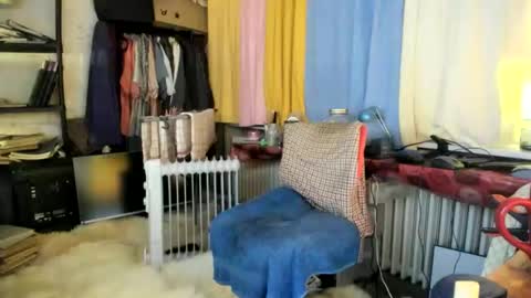 Snapshot of tittkiss chatting on April 25, 7:55 am liebe es mich nackt vor der cam zu zeigen online show from April 25, 7:55 am