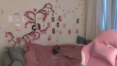 Snapshot of tofummuch chatting on April 6, 5:41 am Elma online show from April 6, 5:41 am