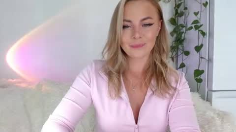 tokens_are_sexy online show from August 5, 9:39 pm