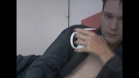 Snapshot of tokiomotel chatting on February 19, 8:10 am tokiomotel online show from February 19, 8:10 am