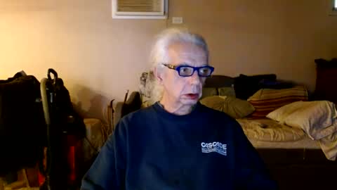 Snapshot of tom112292014 chatting on December 8, 3:02 pm tom112292014 online show from December 8, 3:02 pm