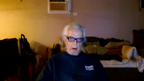 Snapshot of tom112292014 chatting on December 14, 2:01 am tom112292014 online show from December 14, 2:01 am