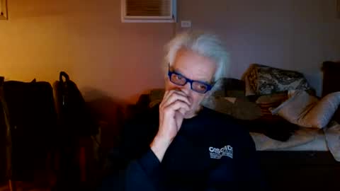 Snapshot of tom112292014 chatting on December 31, 2:51 am tom112292014 online show from December 31, 2:51 am