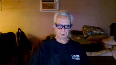 Snapshot of tom112292014 chatting on January 6, 2:47 pm tom112292014 online show from January 6, 2:47 pm