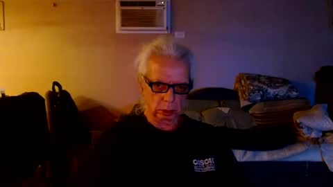 Snapshot of tom112292014 chatting on January 6, 9:22 pm tom112292014 online show from January 6, 9:22 pm