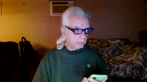 Snapshot of tom112292014 chatting on January 17, 10:44 am tom112292014 online show from January 17, 10:44 am