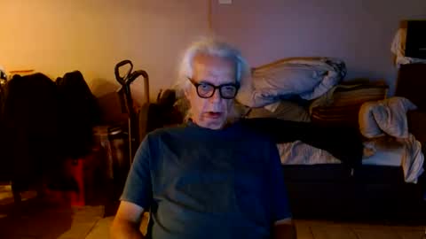 Snapshot of tom112292014 chatting on October 15, 1:00 pm tom112292014 online show from October 15, 1:00 pm