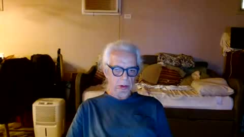 Snapshot of tom112292014 chatting on July 16, 11:27 am tom112292014 online show from July 16, 11:27 am