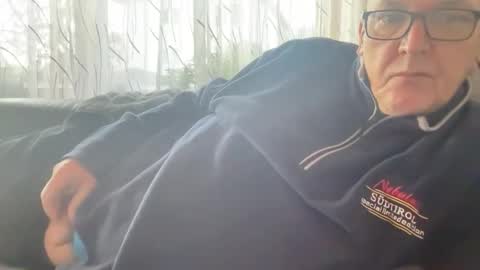 Tom online show from November 23, 7:52 am