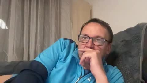 Tom online show from November 27, 5:26 pm