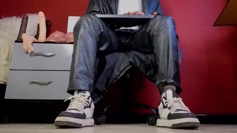 Tom online show from November 7, 12:54 am