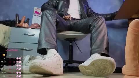 Tom online show from February 26, 5:23 pm