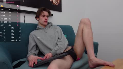 Snapshot of tom_chance chatting on January 30, 11:02 pm tom online show from January 30, 11:02 pm