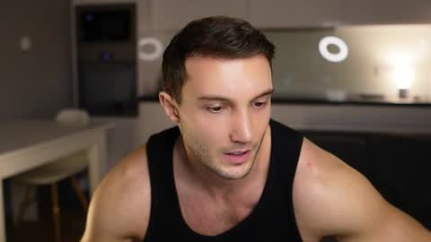 Snapshot of tom_fordd chatting on December 18, 7:53 pm Tom online show from December 18, 7:53 pm