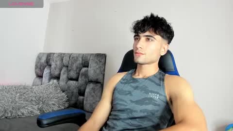 Snapshot of tom_walton chatting on January 24, 9:05 pm tom online show from January 24, 9:05 pm