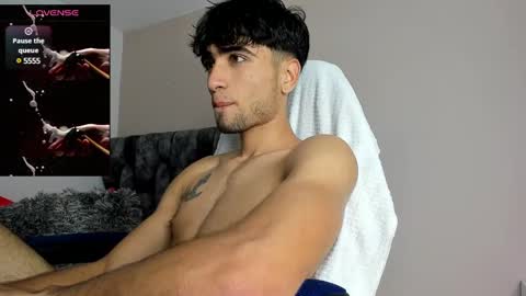 Snapshot of tom_walton chatting on January 29, 11:25 pm tom online show from January 29, 11:25 pm