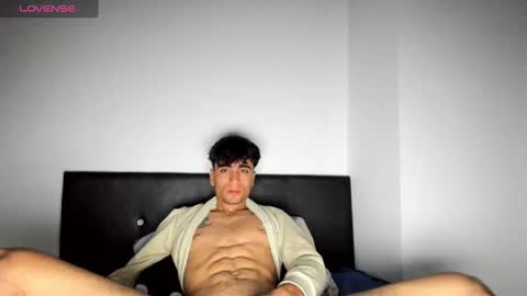 Snapshot of tom_walton chatting on February 5, 7:18 am tom online show from February 5, 7:18 am