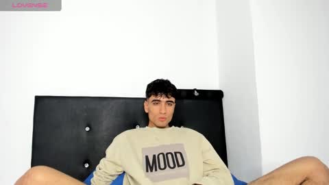 Snapshot of tom_walton chatting on February 9, 9:28 pm tom online show from February 9, 9:28 pm