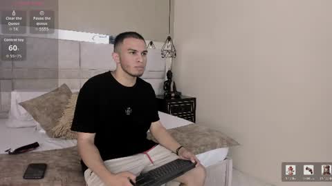 Snapshot of tomas_duque chatting on June 15, 4:25 am TOMAS online show from June 15, 4:25 am