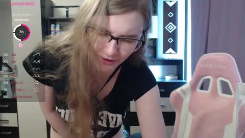 Snapshot of tomato_tease chatting on April 19, 11:31 am tomato_tease online show from April 19, 11:31 am