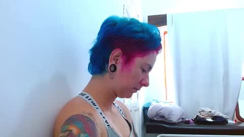 Snapshot of tomboyblue chatting on March 18, 5:38 pm Blue online show from March 18, 5:38 pm