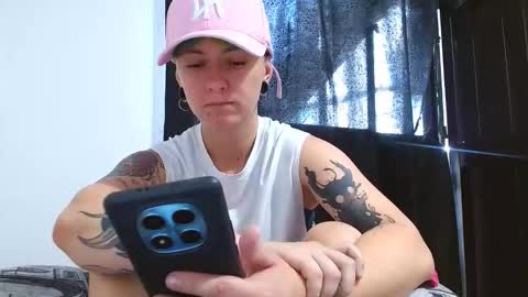 Snapshot of tomboyblue chatting on April 11, 6:56 pm Blue online show from April 11, 6:56 pm