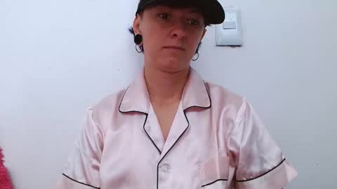 Snapshot of tomboyblue chatting on April 27, 2:15 pm Blue online show from April 27, 2:15 pm