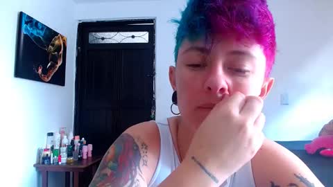 Snapshot of tomboyblue chatting on May 22, 5:51 pm Blue online show from May 22, 5:51 pm