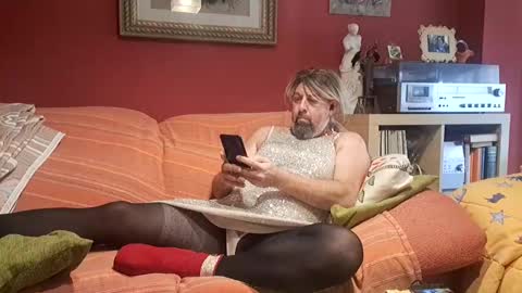 Snapshot of tomcatos1 chatting on January 27, 9:44 am Deborah la mas puta online show from January 27, 9:44 am