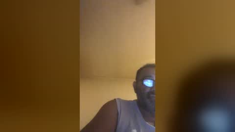 Snapshot of tomcop11111 chatting on July 20, 12:14 am tomcop11111 online show from July 20, 12:14 am