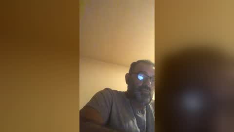 Snapshot of tomcop11111 chatting on July 25, 12:42 am tomcop11111 online show from July 25, 12:42 am