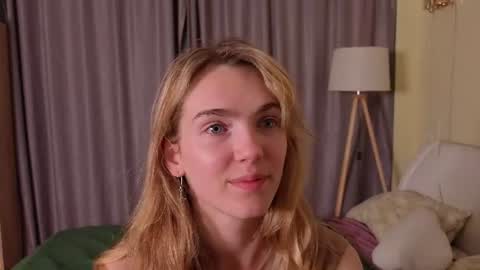 Snapshot of tomikavilandre chatting on June 28, 7:20 pm Lana online show from June 28, 7:20 pm