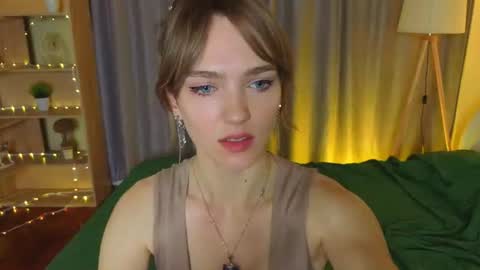 Snapshot of tomikavilandre chatting on July 5, 7:10 pm Lana online show from July 5, 7:10 pm