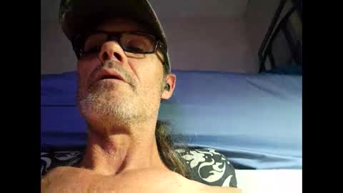 Snapshot of tommgunn25 chatting on April 22, 5:32 am tommgunn25 online show from April 22, 5:32 am